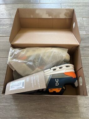 On Clouds OC Men's Sneakers Size 8.5